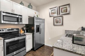 Fridge, microwave, oven, stovetop - Amazing 3BDR near Disney! 19106 (Kissimmee)