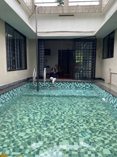 Cozy riverside private pool Villa in Wayanad Kerala 

Pet friendly