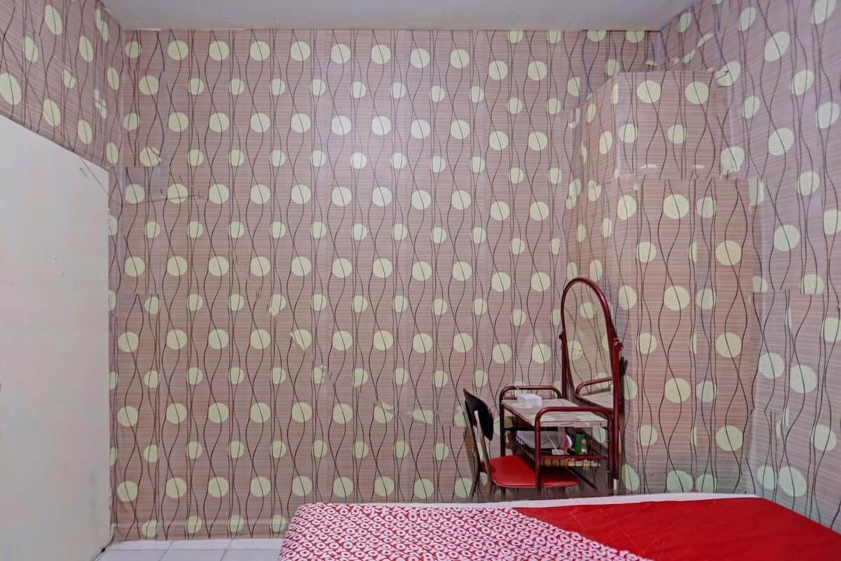 standard double room | desk, free wifi, bed sheets