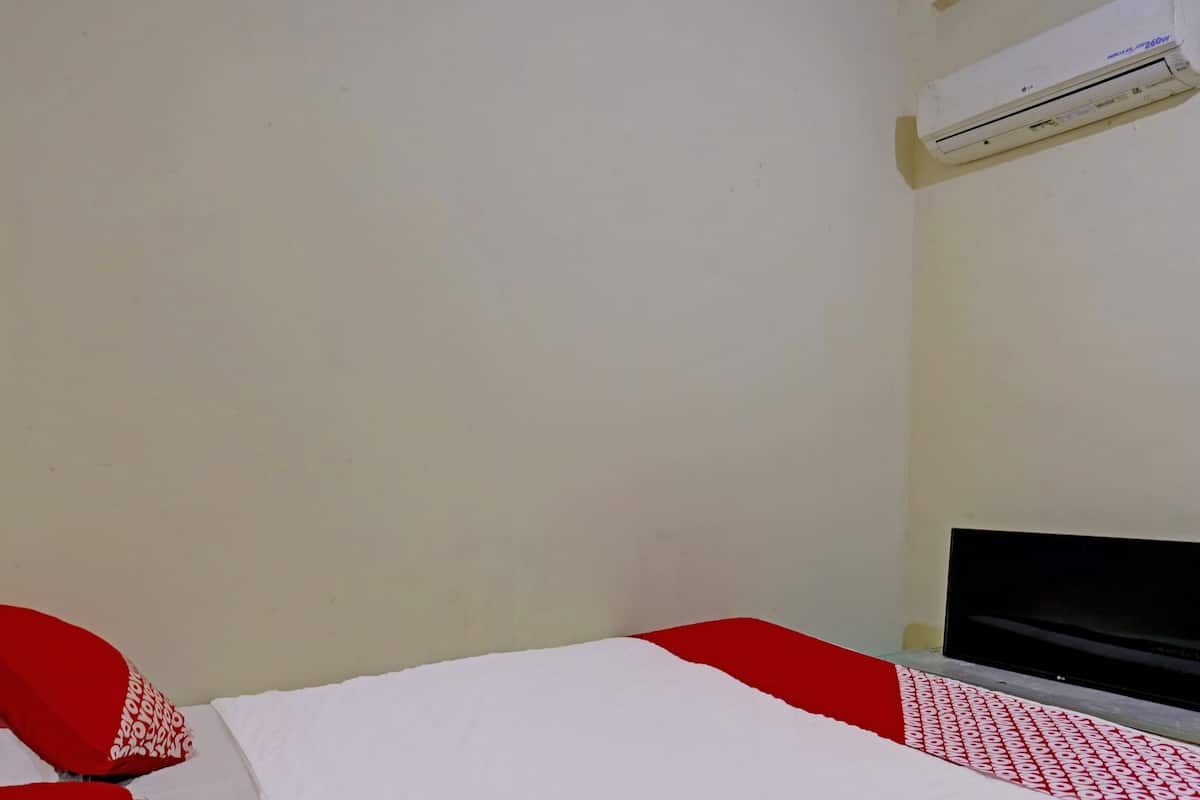 standard double room | desk, free wifi, bed sheets
