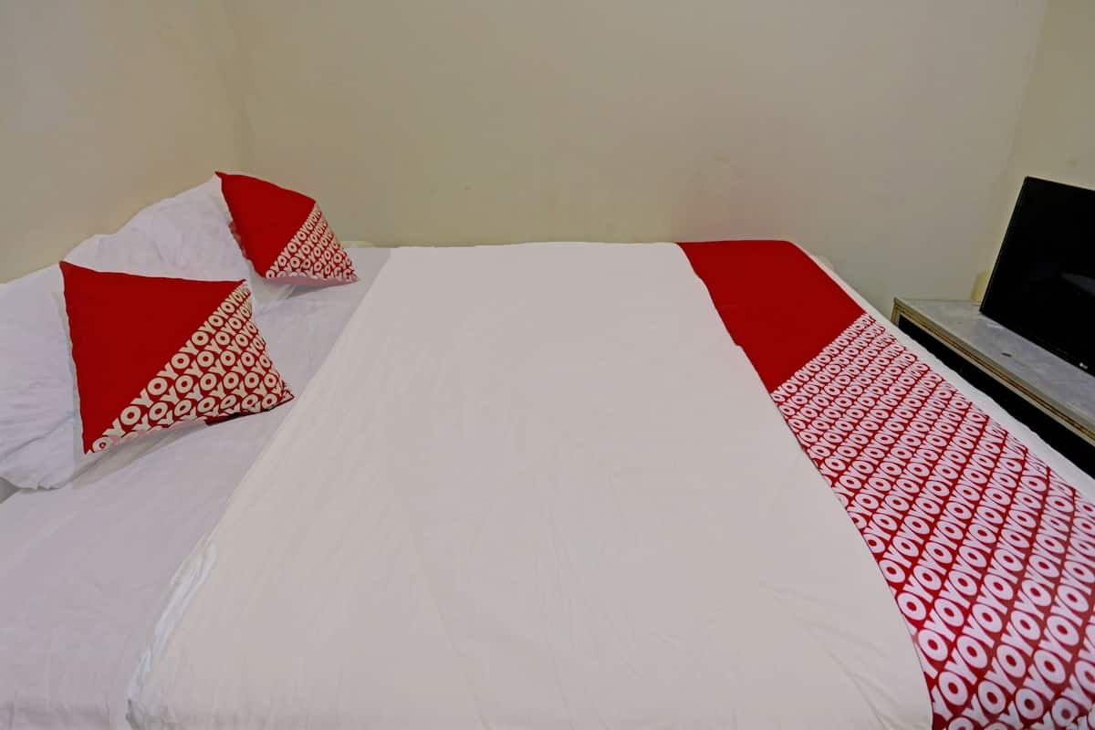 standard double room | desk, free wifi, bed sheets