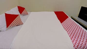 Standard Double Room | Desk, free WiFi, bed sheets