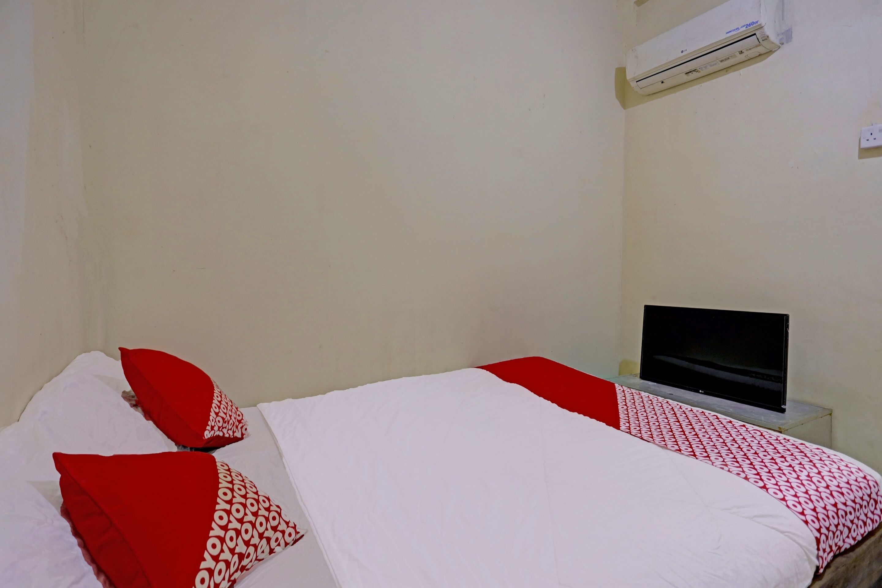 standard double room | desk, free wifi, bed sheets
