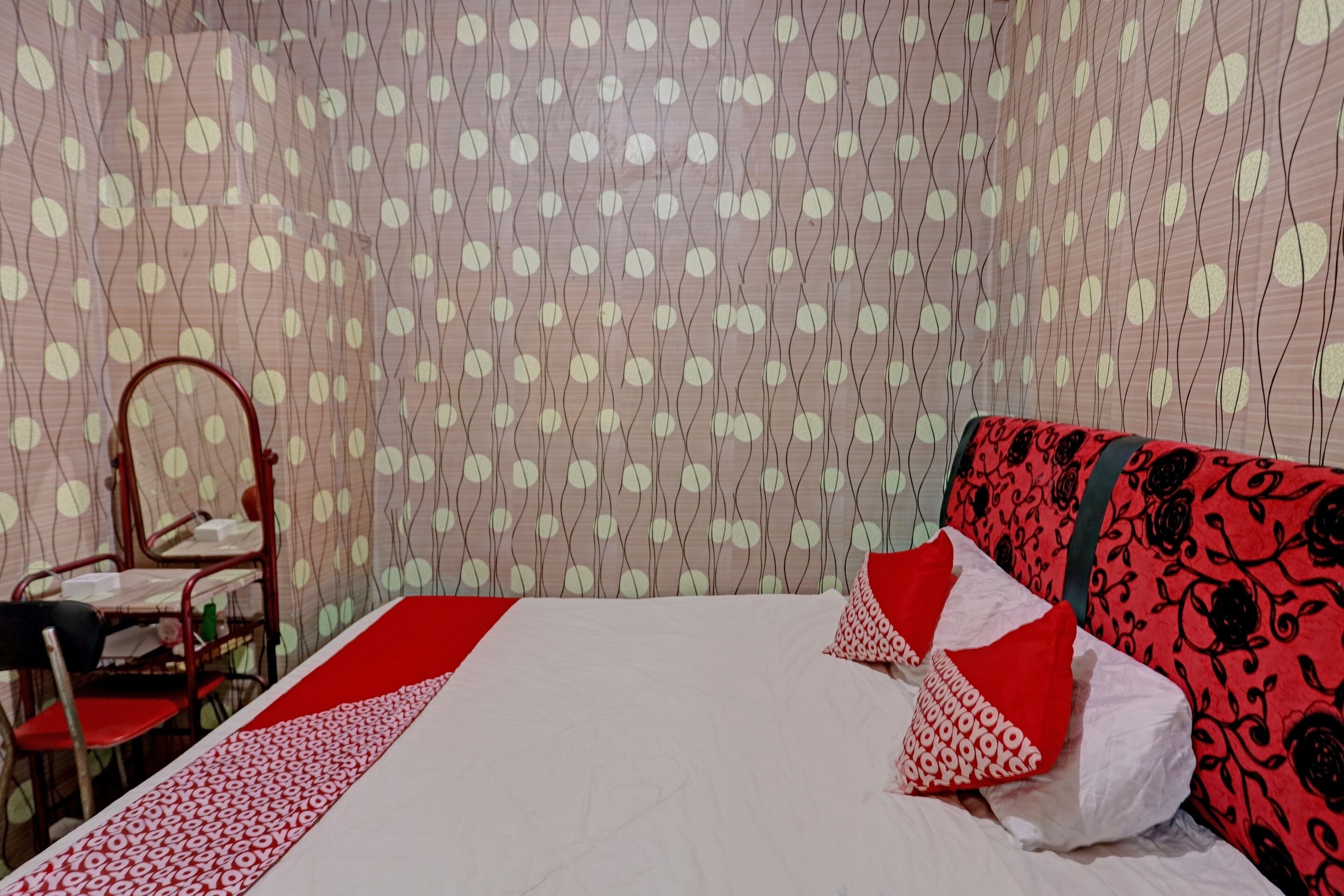 standard double room | desk, free wifi, bed sheets