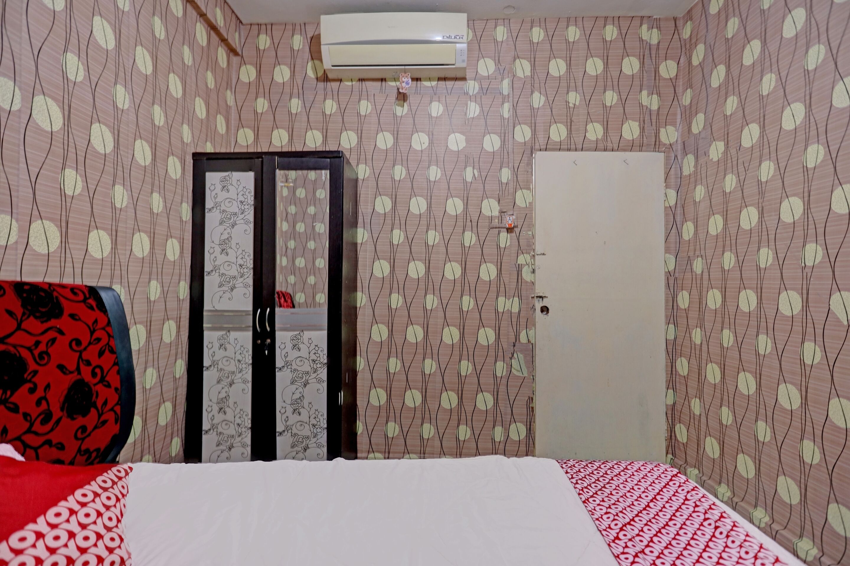 standard double room | desk, free wifi, bed sheets