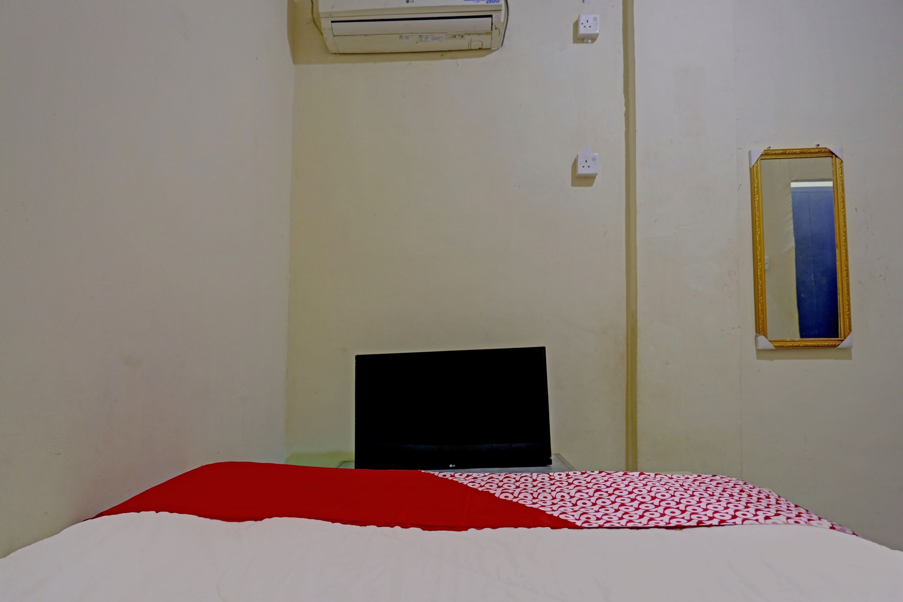 standard double room | desk, free wifi, bed sheets
