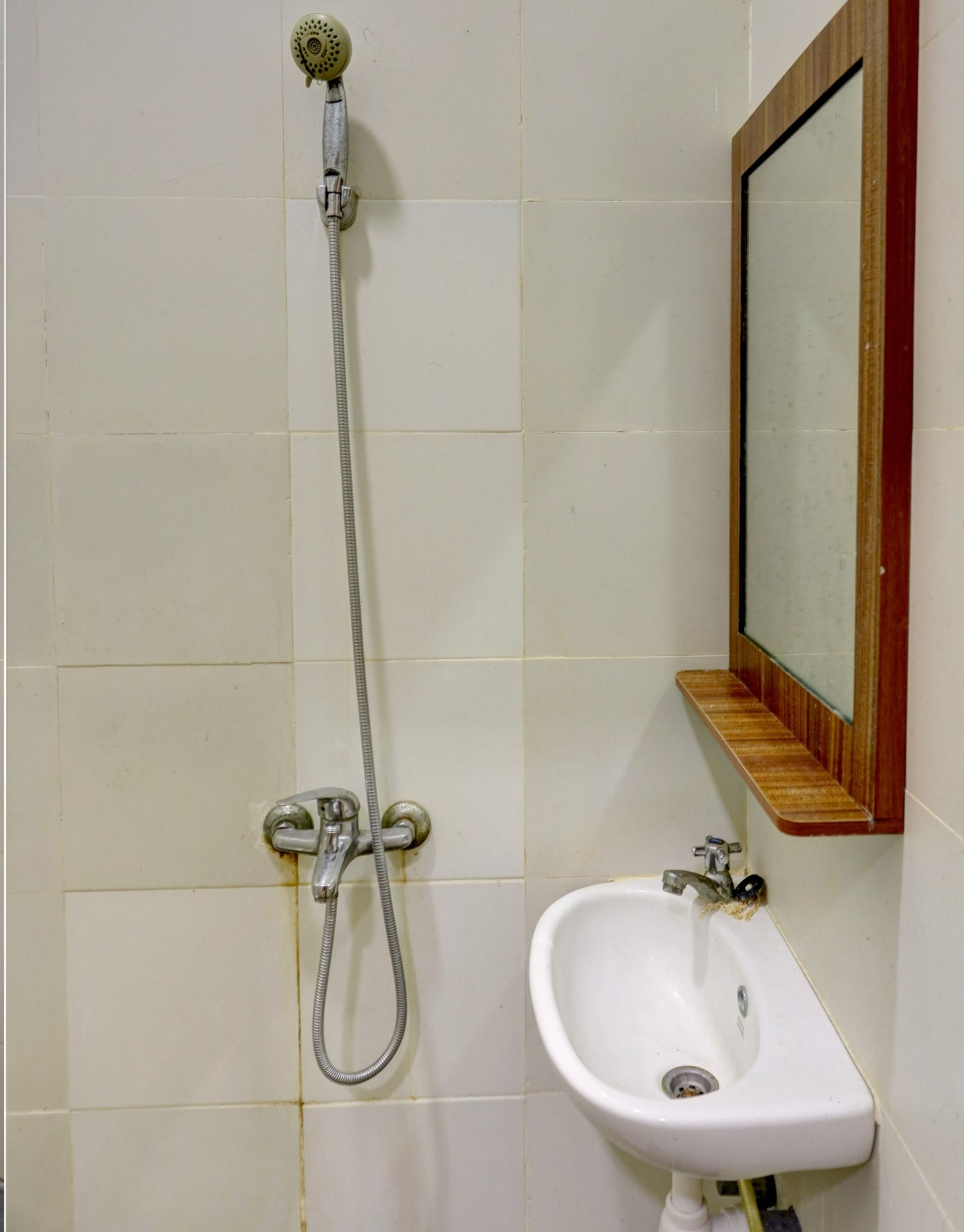 standard double room | bathroom | shower, soap