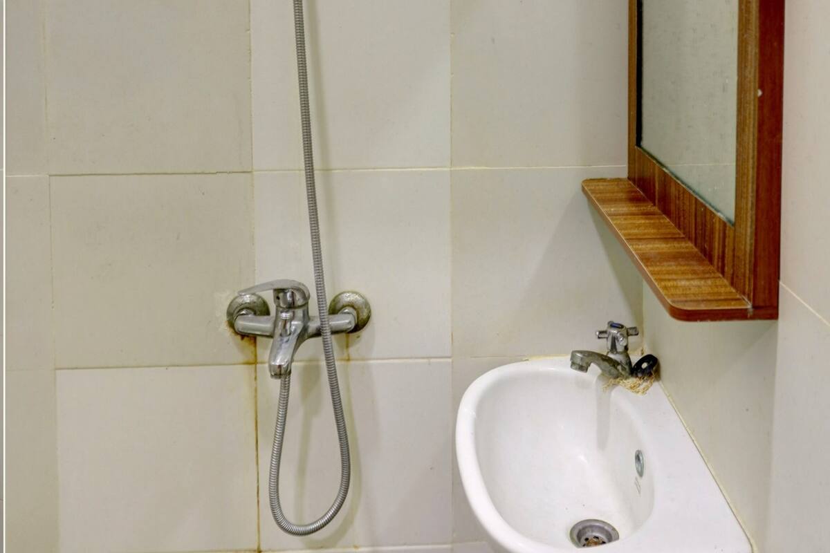 standard double room | bathroom | shower, soap