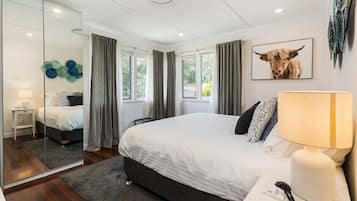 3 bedrooms, desk, iron/ironing board, free WiFi