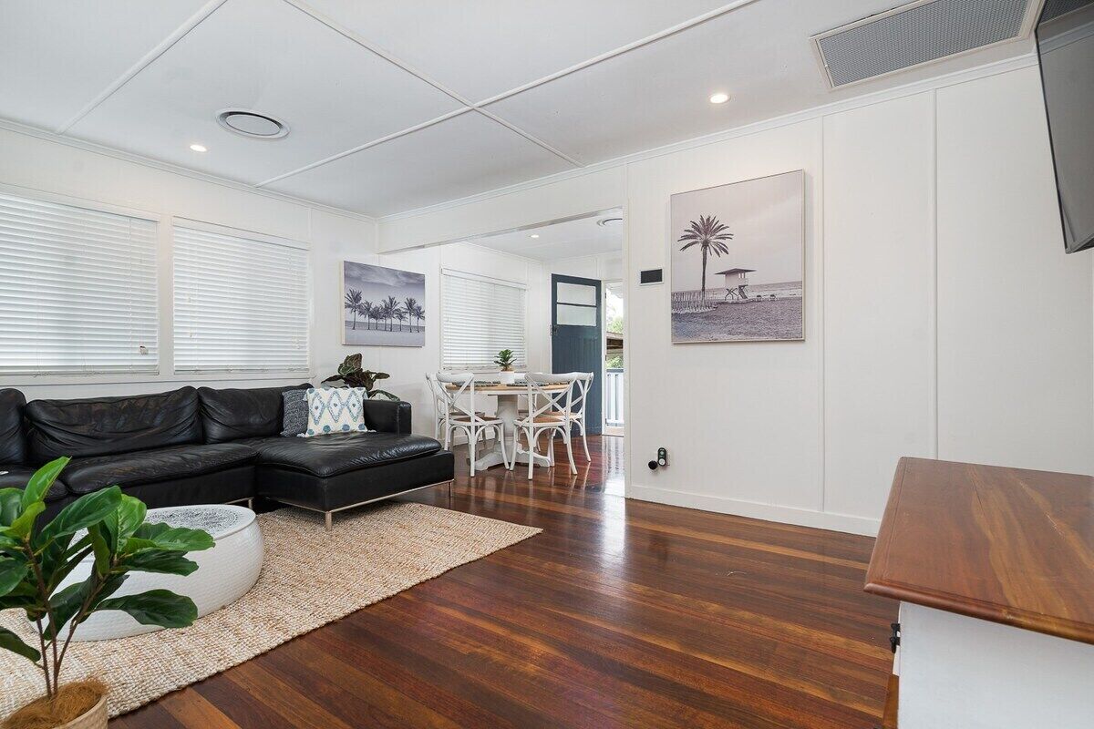 Smart TV, books, offices