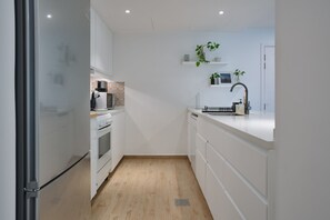 Apartamento (1 Bedroom) | Cozinha privada | Micro-ondas, fogão, cooktop, lava-louças