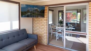 Smart TV, fireplace, offices