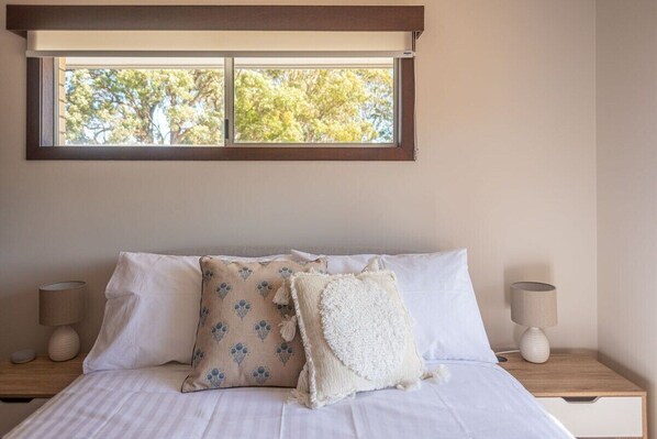 3 bedrooms, iron/ironing board, free WiFi, bed sheets - Creek View Cottage by Humble Abode (Stanthorpe)