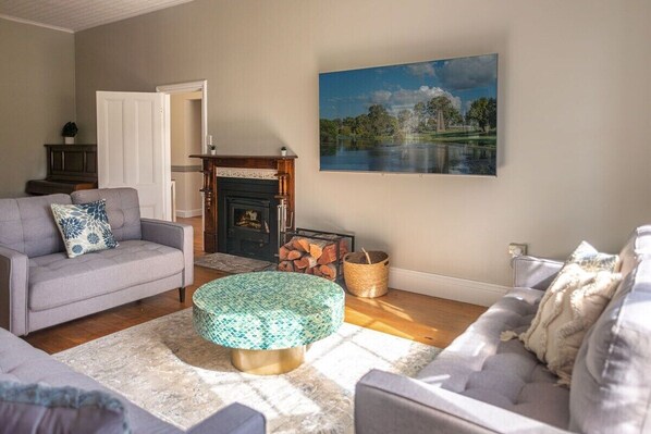 تلفزيون ذكي، مدفأة، ألعاب فيديو