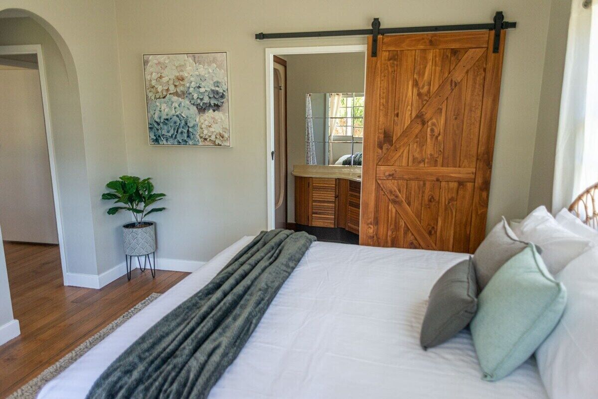 6 bedrooms, iron/ironing board, travel crib, free WiFi