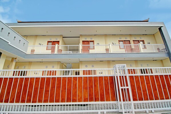 Front of property - OYO 92952 Nirmala Guest House (Perean Tengah)