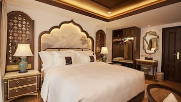 Egyptian cotton sheets, premium bedding, down duvets, free minibar items