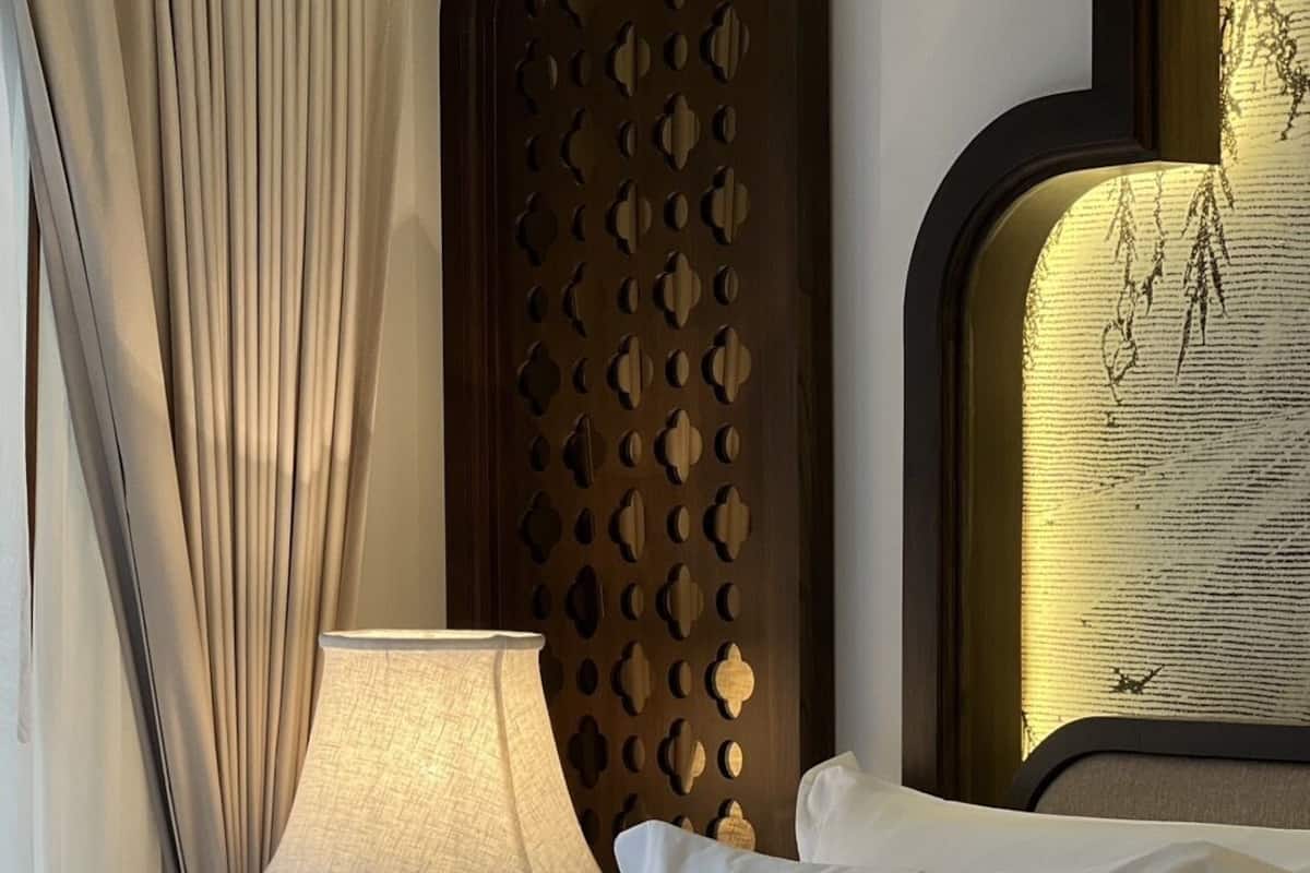 Chino Deluxe Twin City View | Egyptian cotton sheets, premium bedding, down comforters