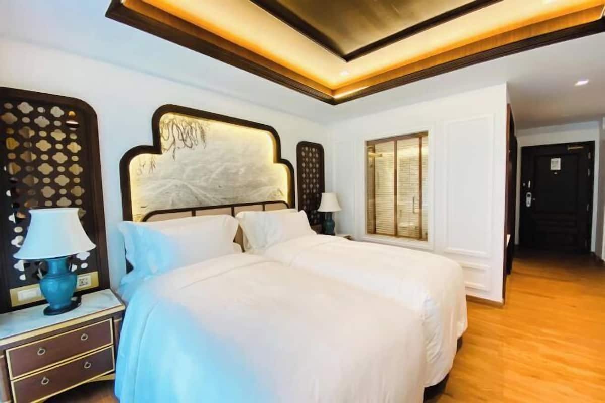 Egyptian cotton sheets, premium bedding, down comforters