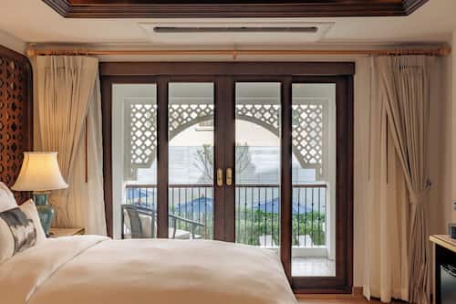 Egyptian cotton sheets, premium bedding, down comforters