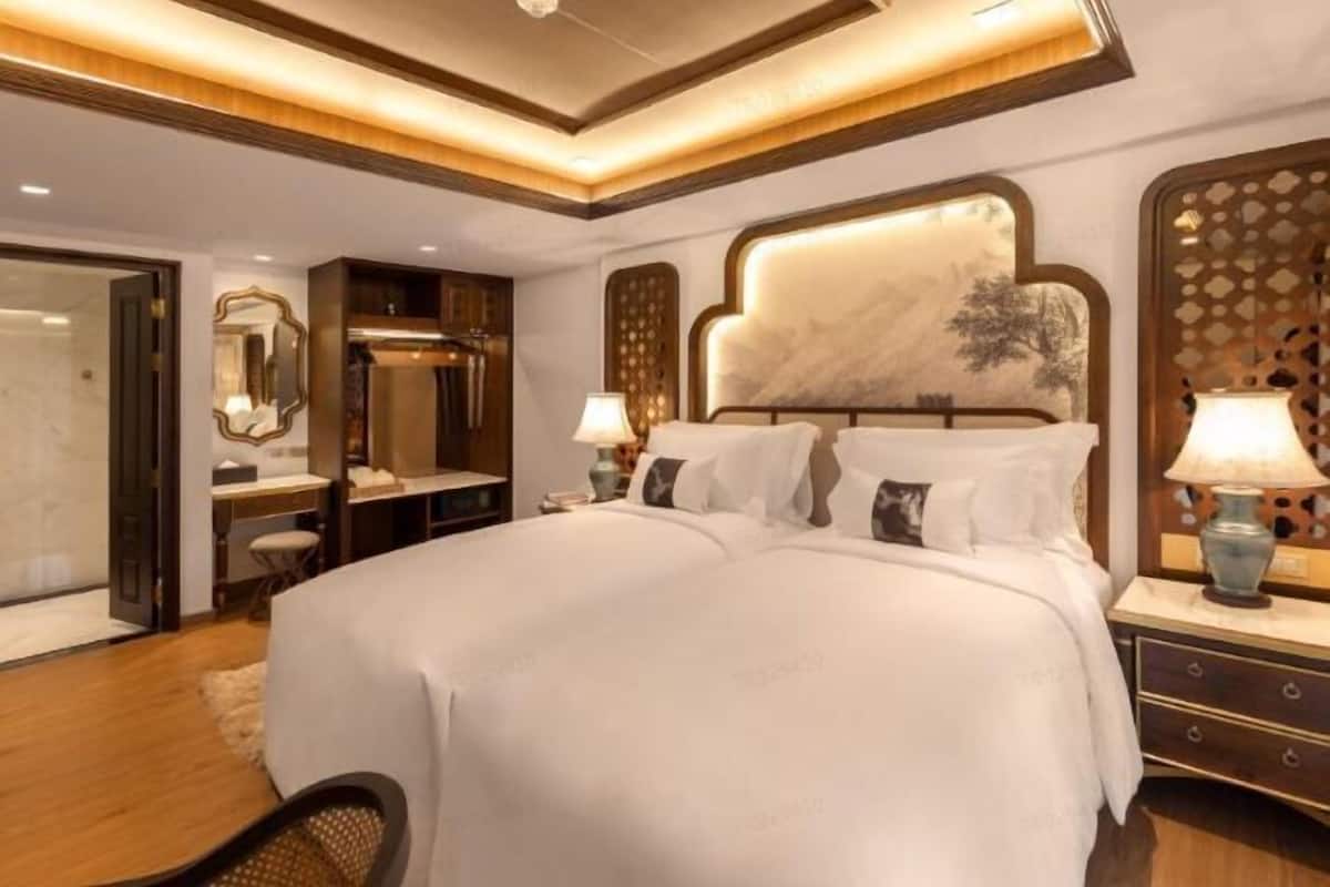 Egyptian cotton sheets, premium bedding, down comforters