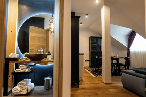 Luxury One-bedroom apartmen Kavenija w/parking