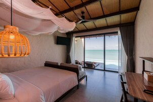 Beach front Pool Access | 客房内保险箱、办公桌、遮光窗帘、免费 WiFi
