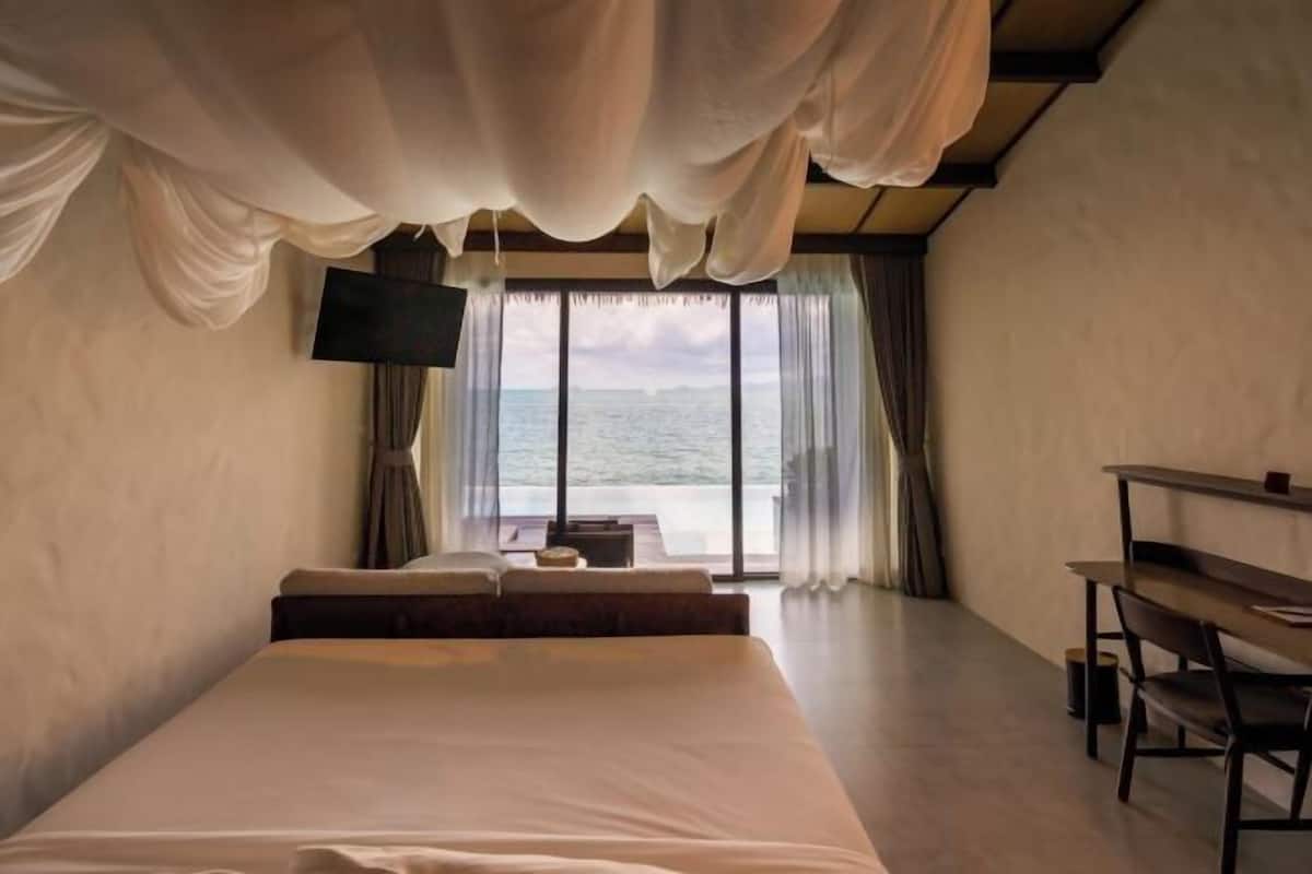 In-room safe, desk, blackout curtains, free WiFi