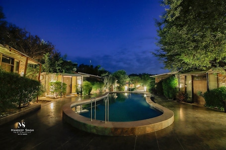 Outdoor pool. Valley By Grassfield