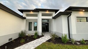 Exterior - 4BR Cape Coral Gem: Pool, Pets & Family (Cape Coral)