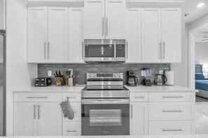 Coffee/tea maker, fridge, microwave, oven