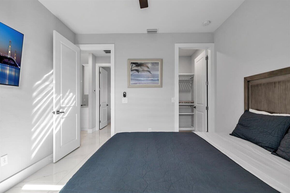 4 bedrooms, desk, iron/ironing board, WiFi
