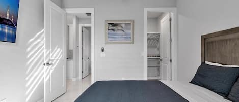 4 bedrooms, desk, iron/ironing board, WiFi
