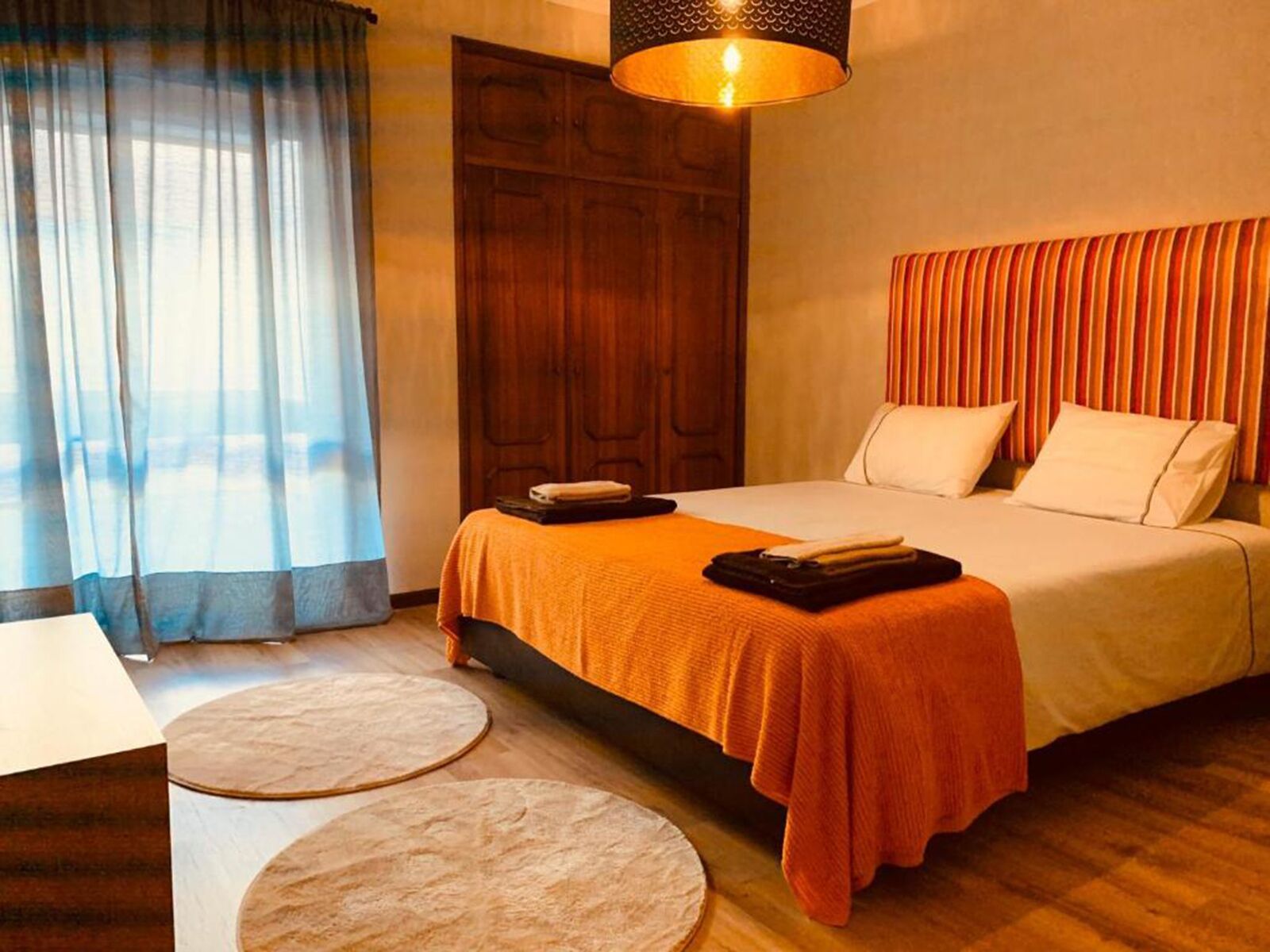 3 chambres, fer et planche à repasser, Wi-Fi, draps fournis