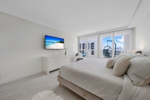 4 bedrooms, desk, iron/ironing board, WiFi - 4BR Coastal Bayfront Haven (Miami)