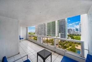Property grounds - Stylish 1BR Overlooking Biscayne Bay | Art Basel (Miami)