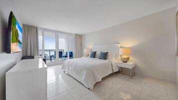 1 habitación, escritorio, tabla de planchar con plancha y wifi