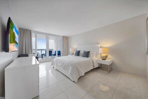 1 bedroom, desk, iron/ironing board, WiFi - Stylish 1BR Overlooking Biscayne Bay | Art Basel (Miami)