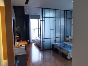 1 bedroom, iron/ironing board, WiFi, bed sheets - Junior suite room on the 11th floor with views of the sea, lake and mountain. (속초시)