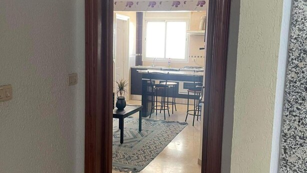A view into a home with a kitchen, dining area, and a living room. - Studio Sleeps 2 With Balcony & Free Parking (Sousse)