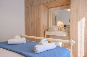 2 bedrooms, iron/ironing board, WiFi, bed sheets