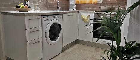 Frigorifero, forno, macchina per tè/caffè, tostapane