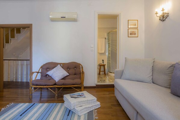 TV - Casa Santa Sofia - Renovated apartment, located in the center of Corfu Town (Corfu)