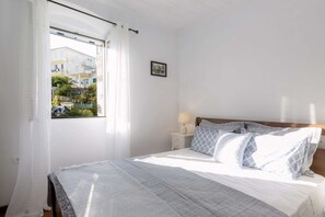 2 habitaciones, tabla de planchar con plancha, wifi y ropa de cama 