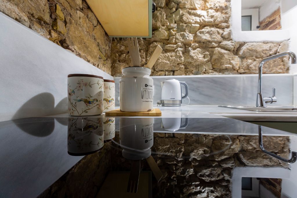 Ducha, secador de pelo, toallas y jabón