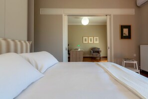 2 室のベッドルーム、アイロン / アイロン台、WiFi、ベッドシーツ