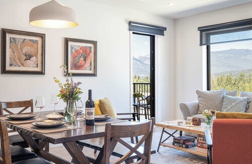 Revytalize - Cozy 3 Bedroom Condo