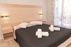 1 habitación, tabla de planchar con plancha, wifi y ropa de cama 