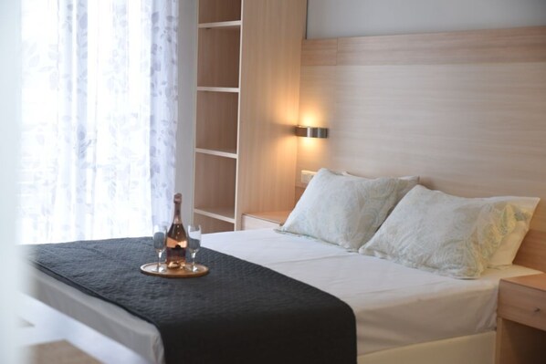 2 chambres, fer et planche à repasser, Wi-Fi, literie fournie