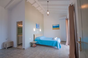 4 chambres, fer et planche à repasser, Wi-Fi, draps fournis